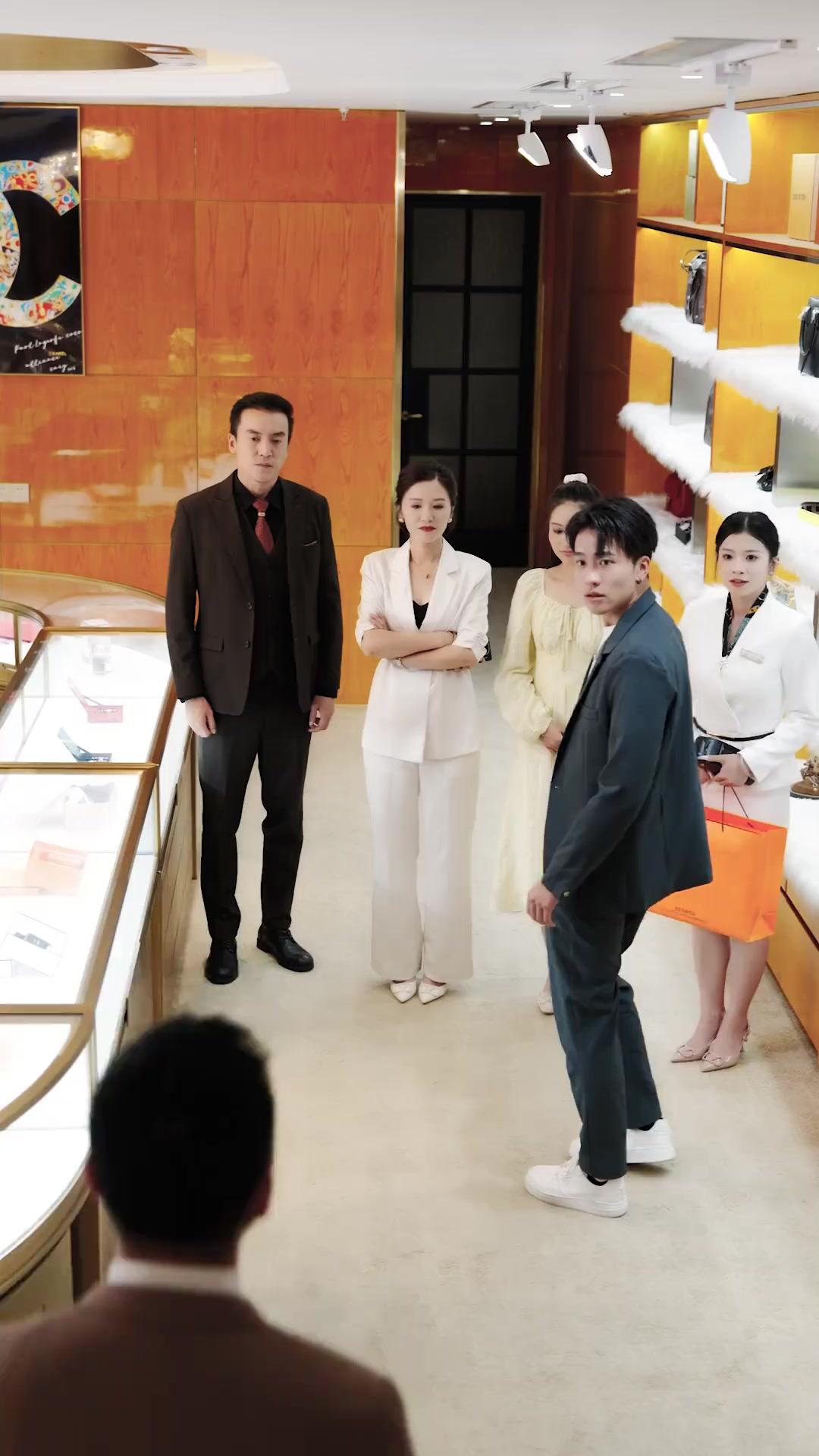 The CEO’s Rebirth: Protecting His True Heir