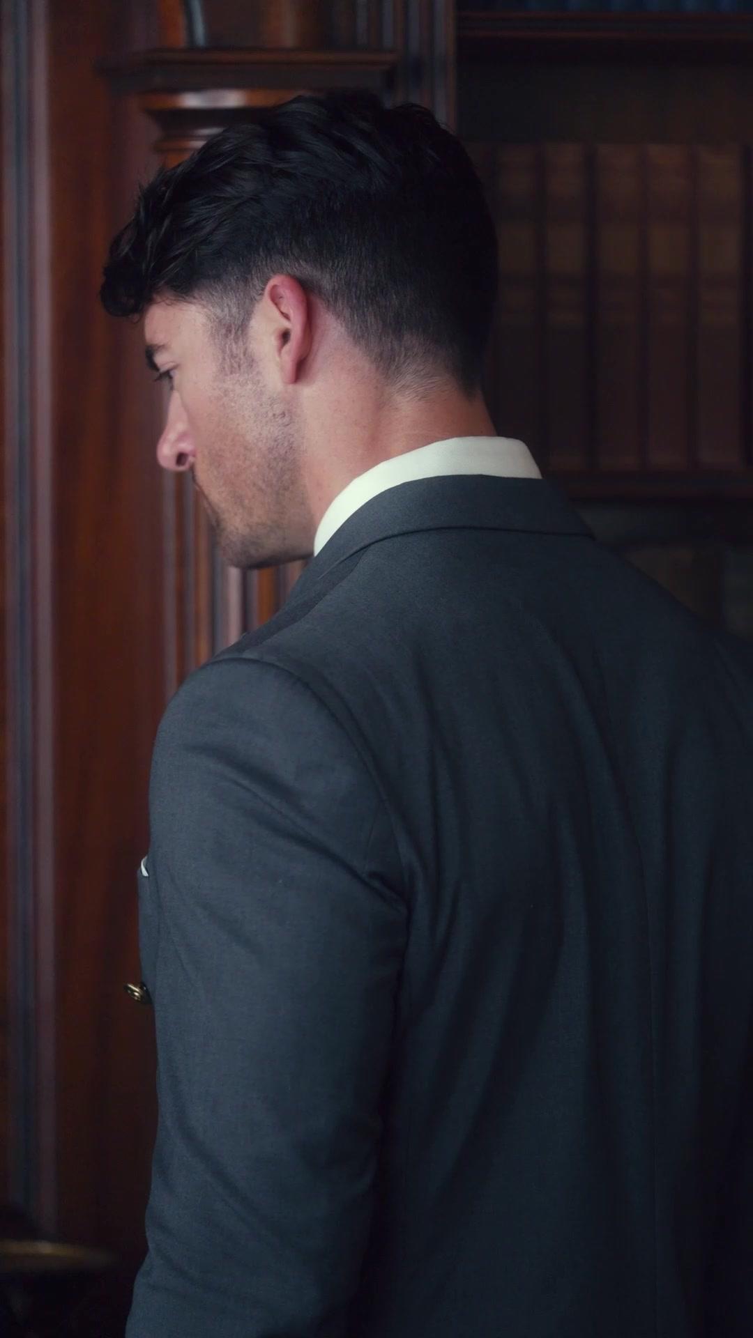 After Switched Fiancé, I Married a Mafia Boss