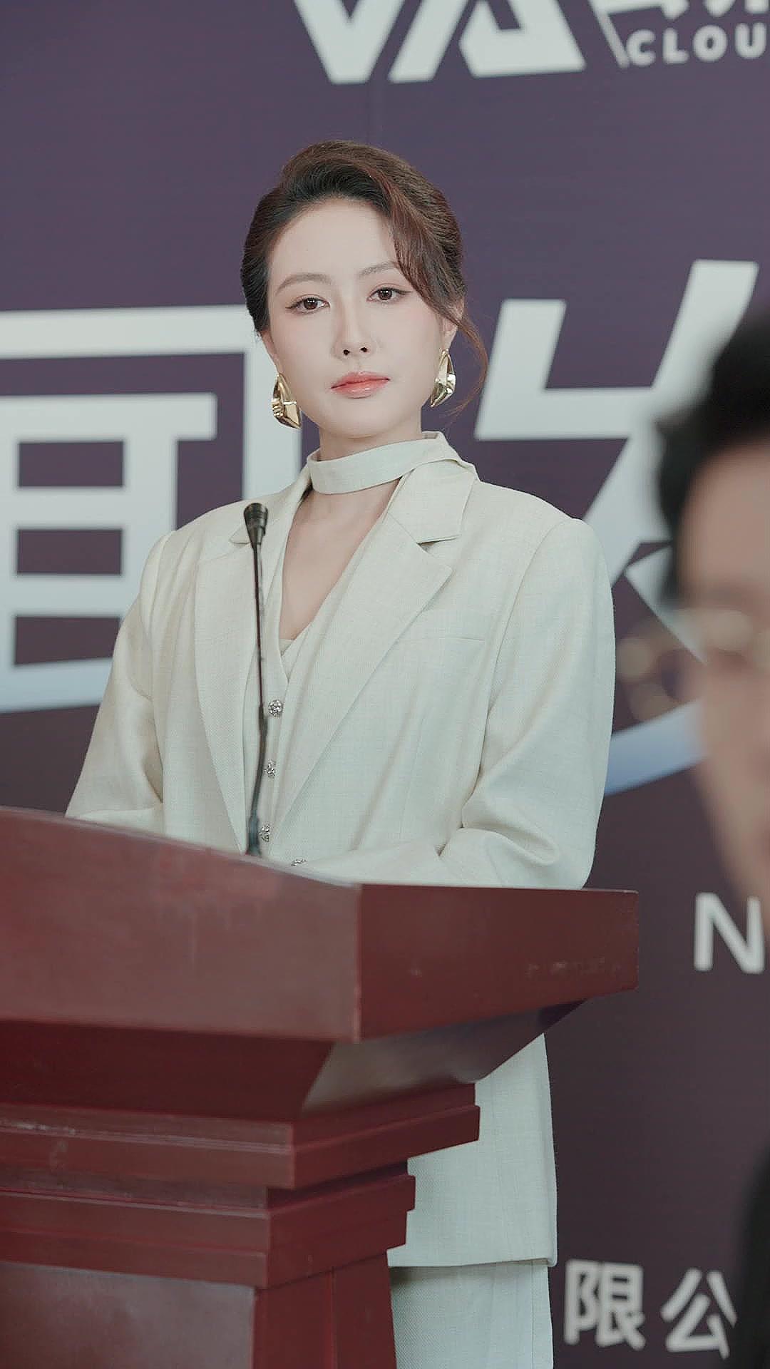 Tình Sâu Trăng Cạn