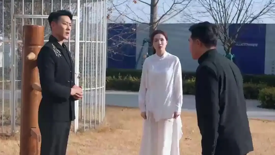 (Dublajlı) Ölümsüz Düştü Dünyaya, Eşim Kara Anka: Beyaz Kumaşta Çatışan Ruhlar