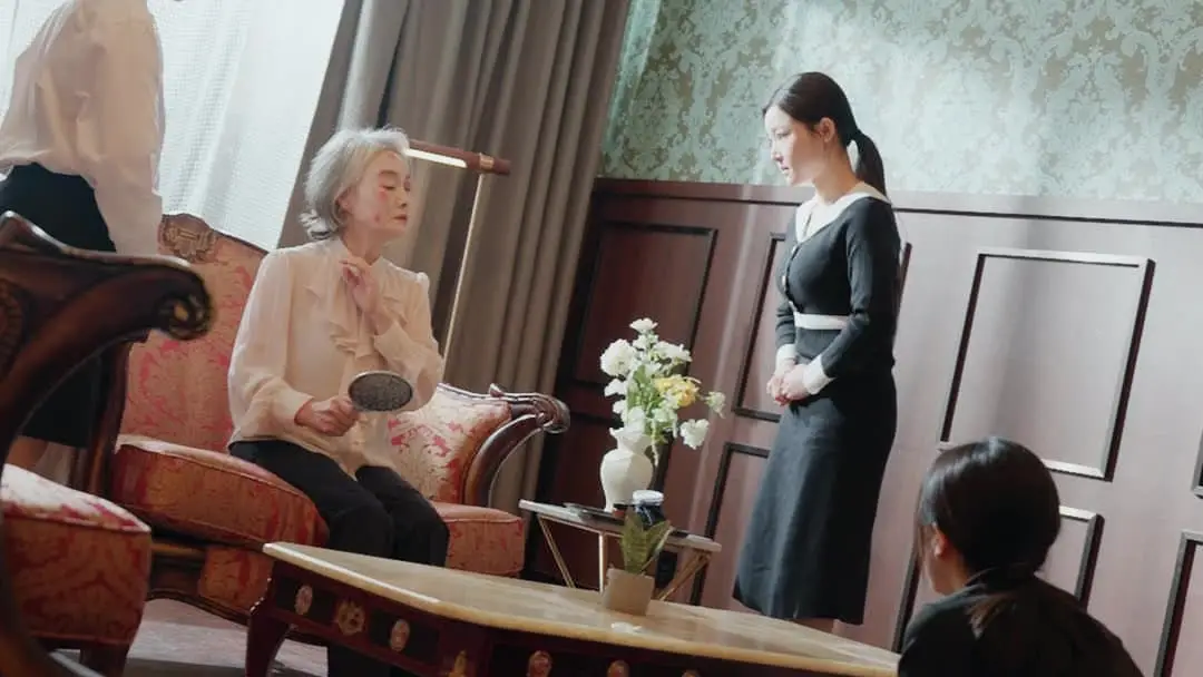 Giấc Mộng Hào Môn: Chiếc Hũ Nhỏ Và Những Nụ Cười Giả Tạo