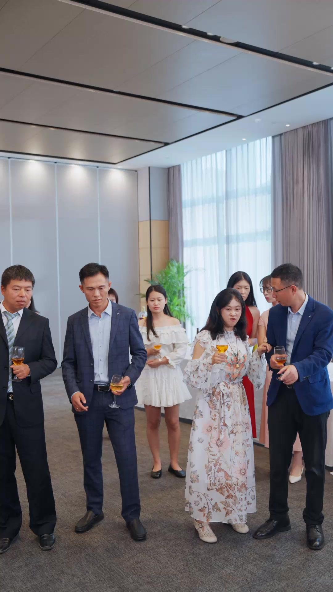 Nama Saya, Bos Akhir