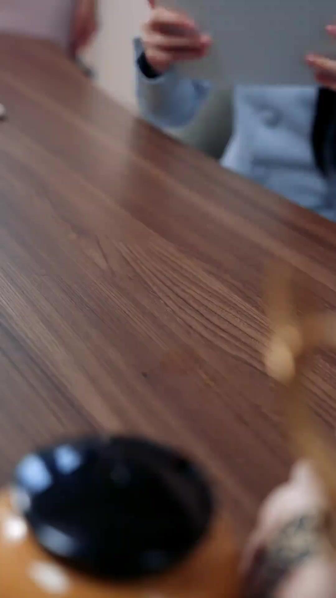 AMOUR DERRIÈRE LE MASQUE