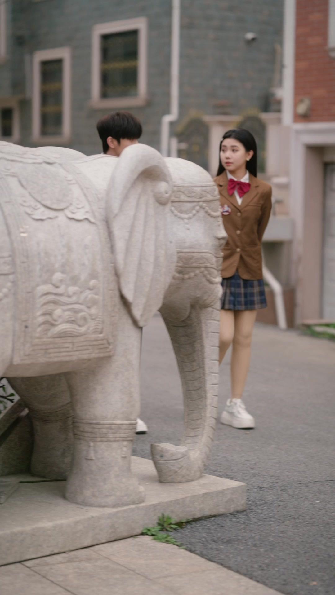 Ona Yaklaşmak İstedim