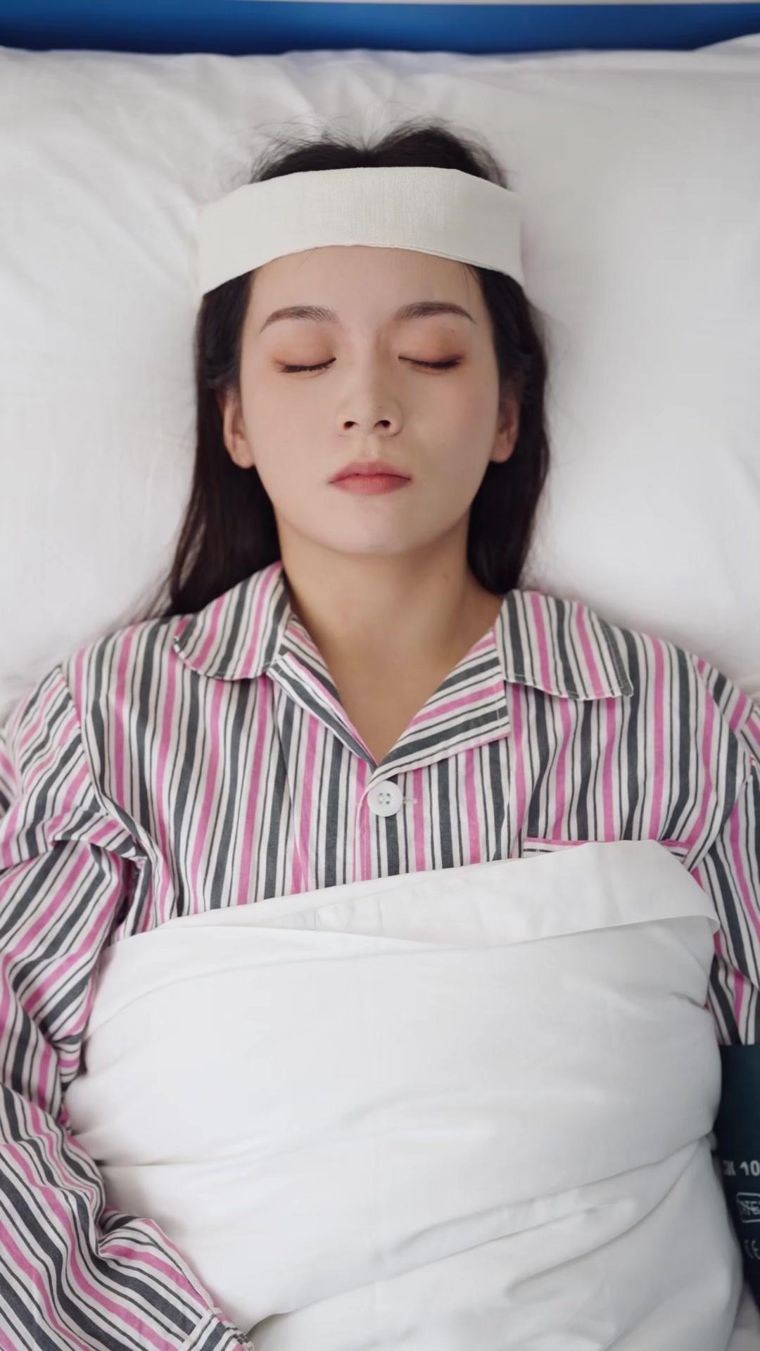 錯愛成囚：白月光还是替身？