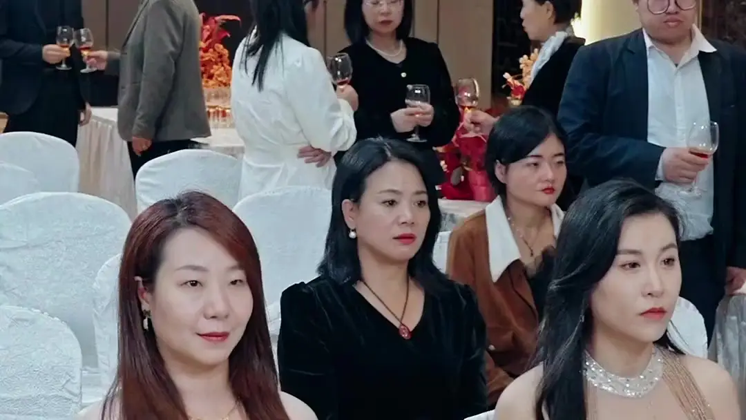 A Mother's Second Chance at Happiness: When the Mirror Lies Back