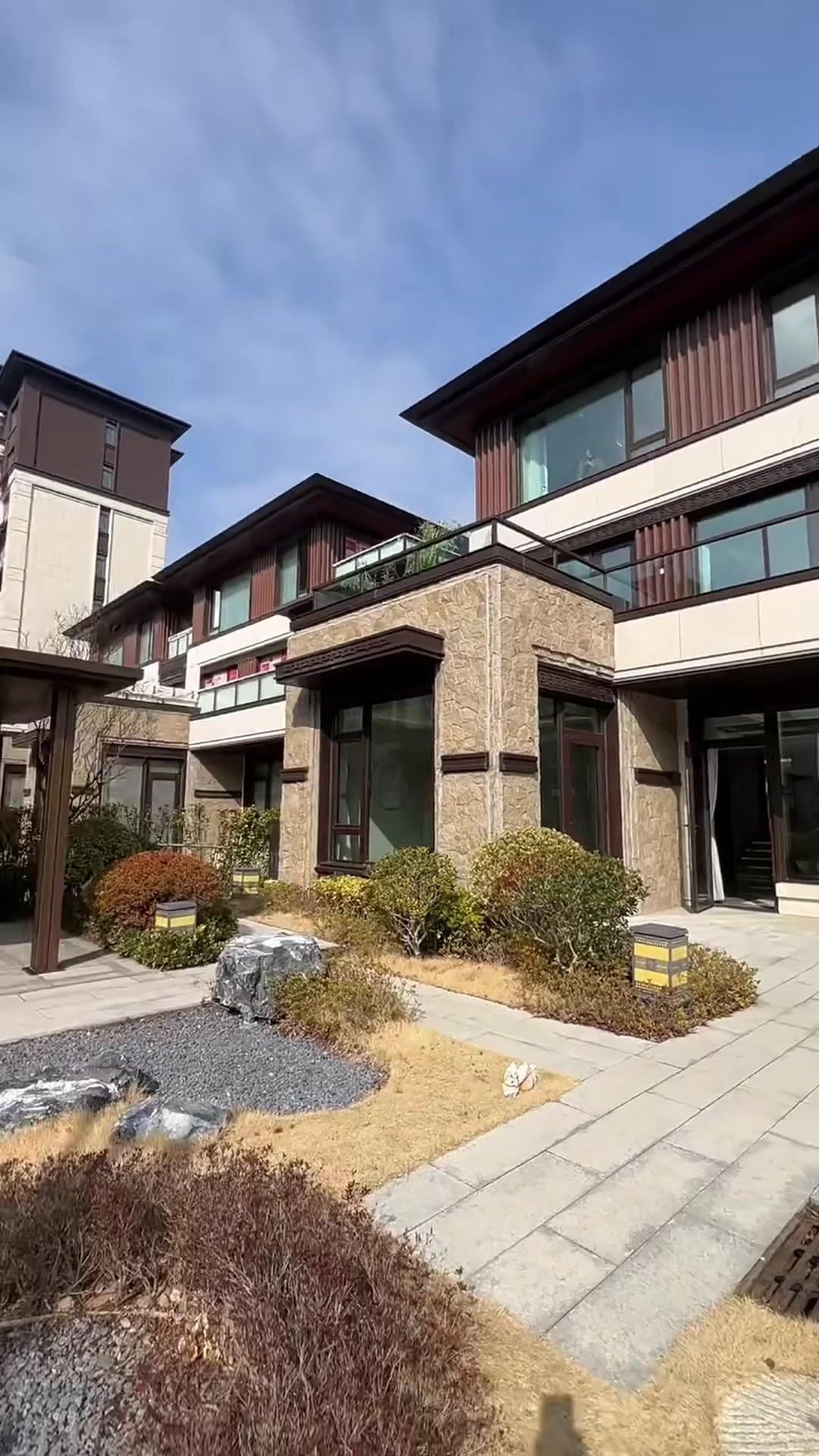 His Love, Her Weapon