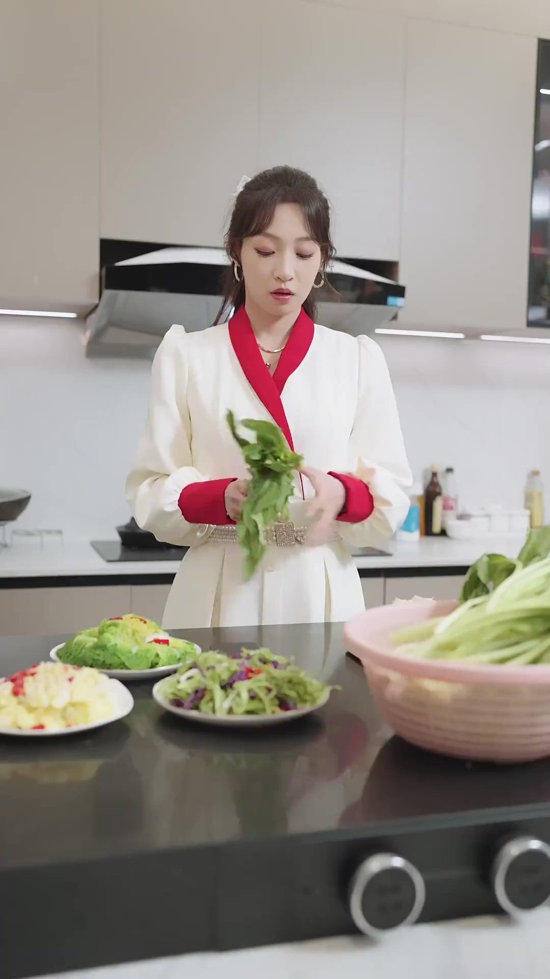 Rahasia Masa Lalu, Cinta dan Balas Dendam