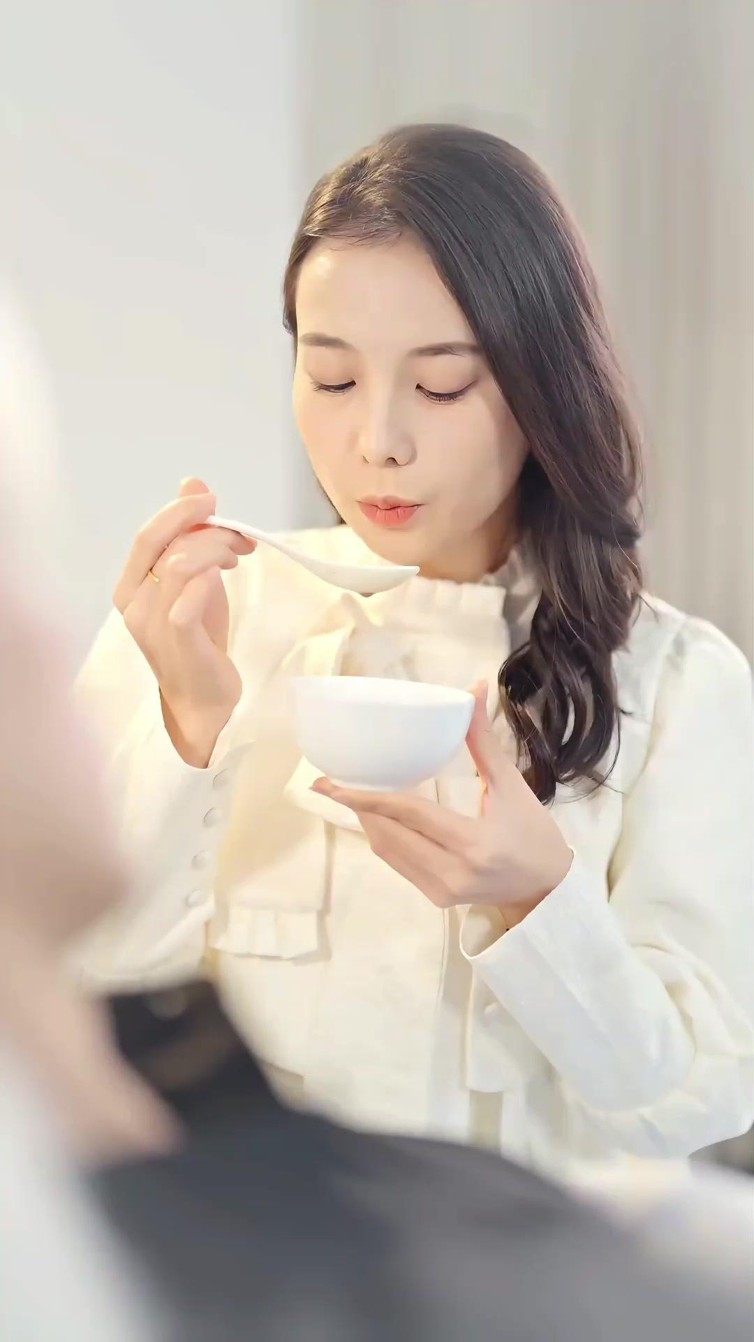 Bé Rồng Đến Chúc Phúc