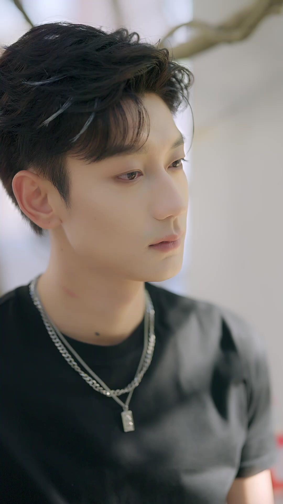 Amor secreto, bajo el mismo techo 