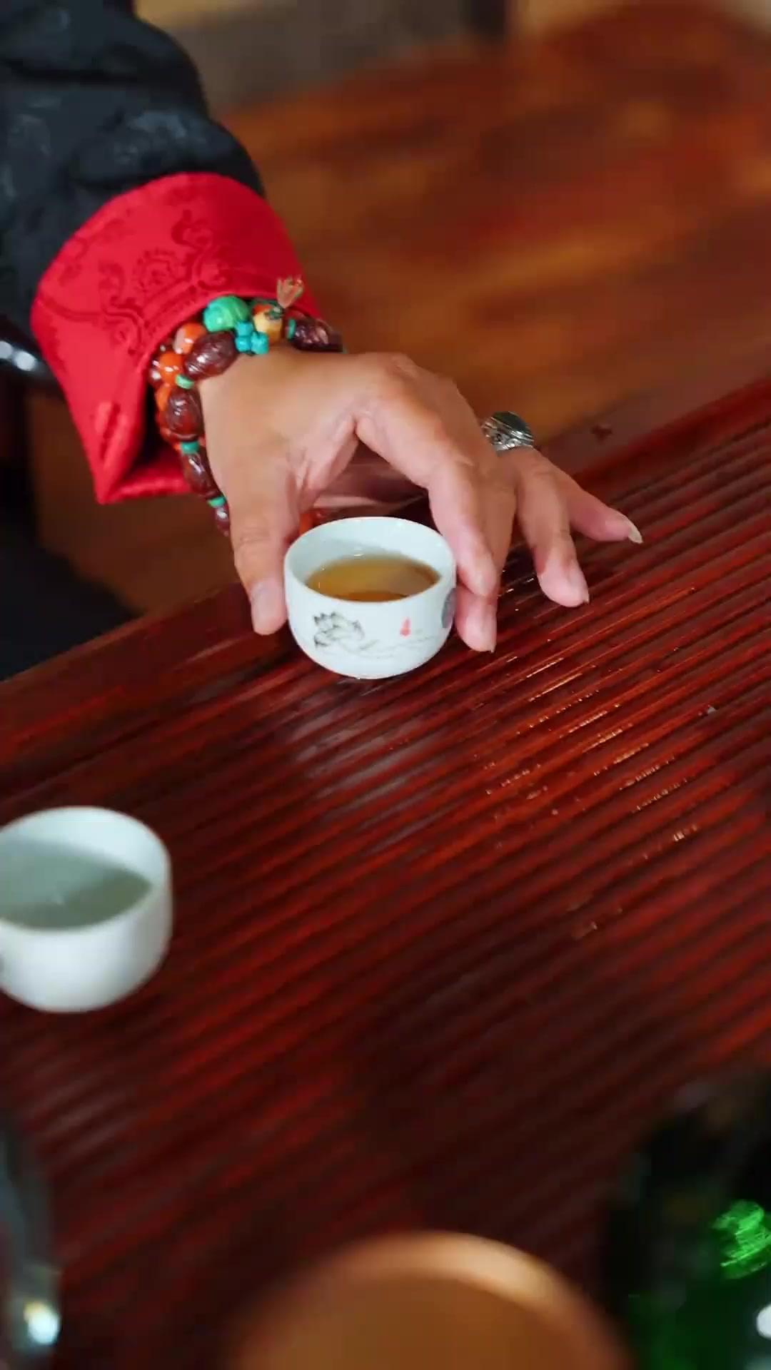 (Sulih suara) Primadona dan Pengawalnya