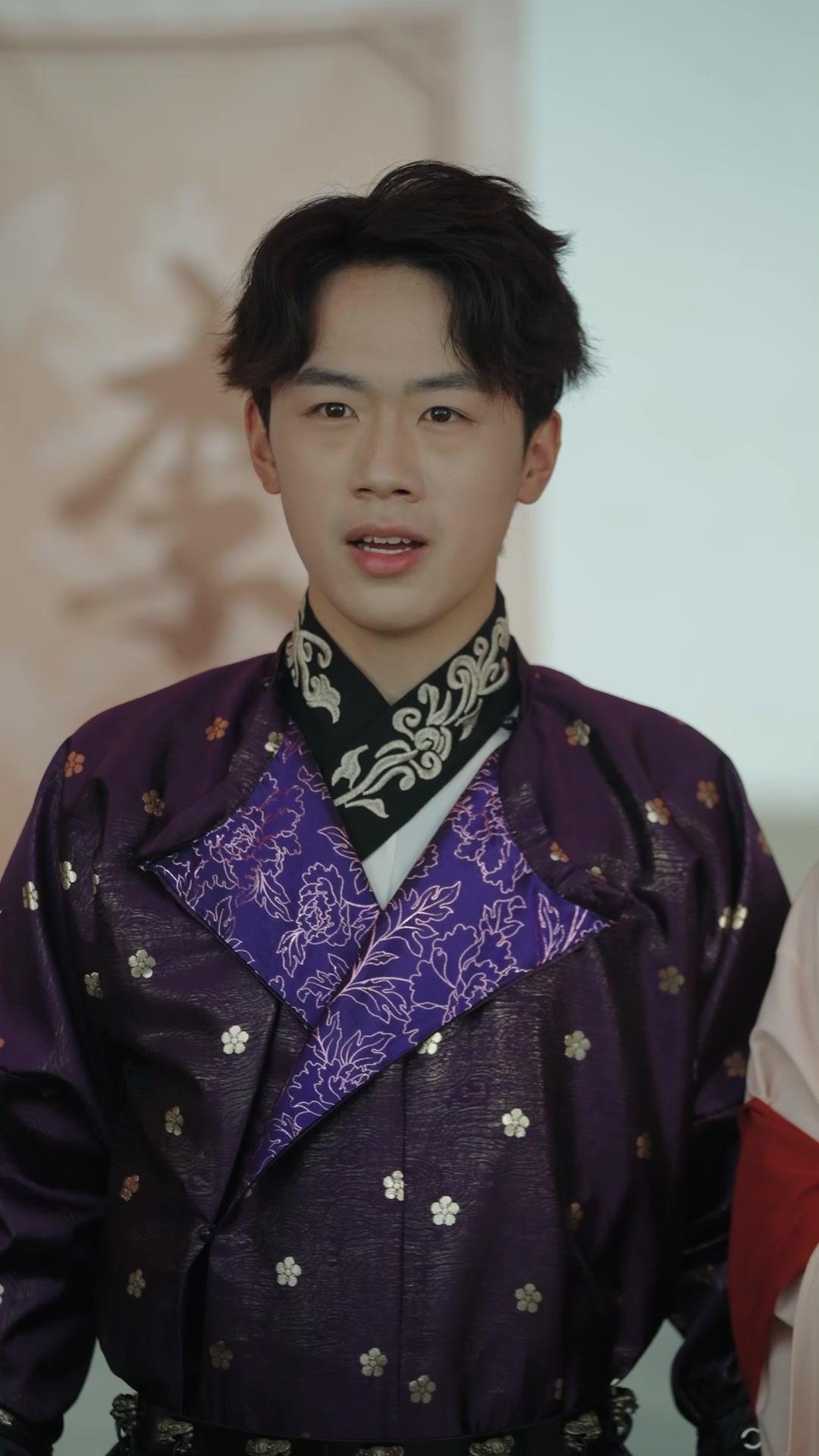 Jangan Berisik, Dewa Silat Lahir