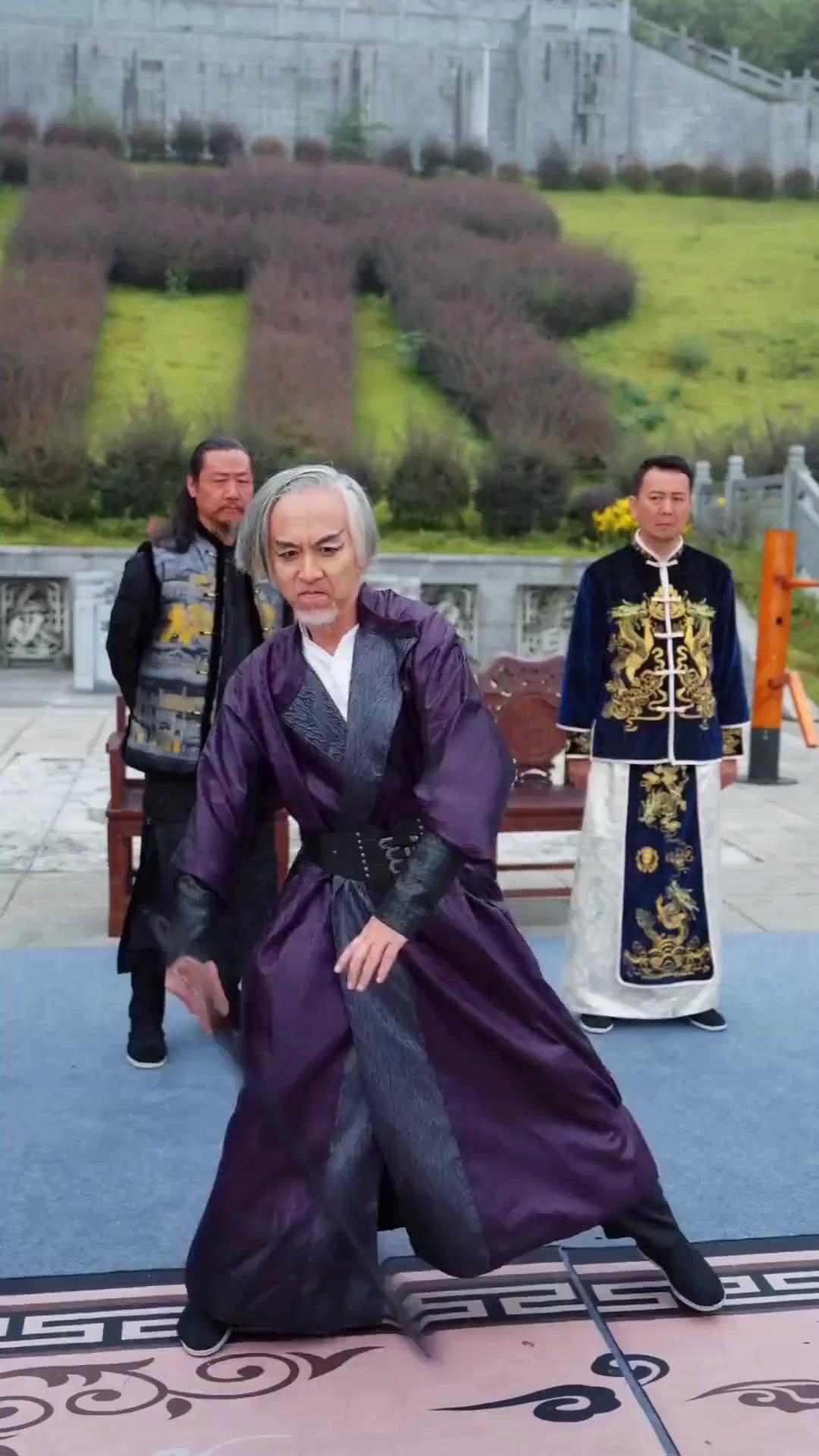 (مدبلج) عندما ينهض التنين النائم