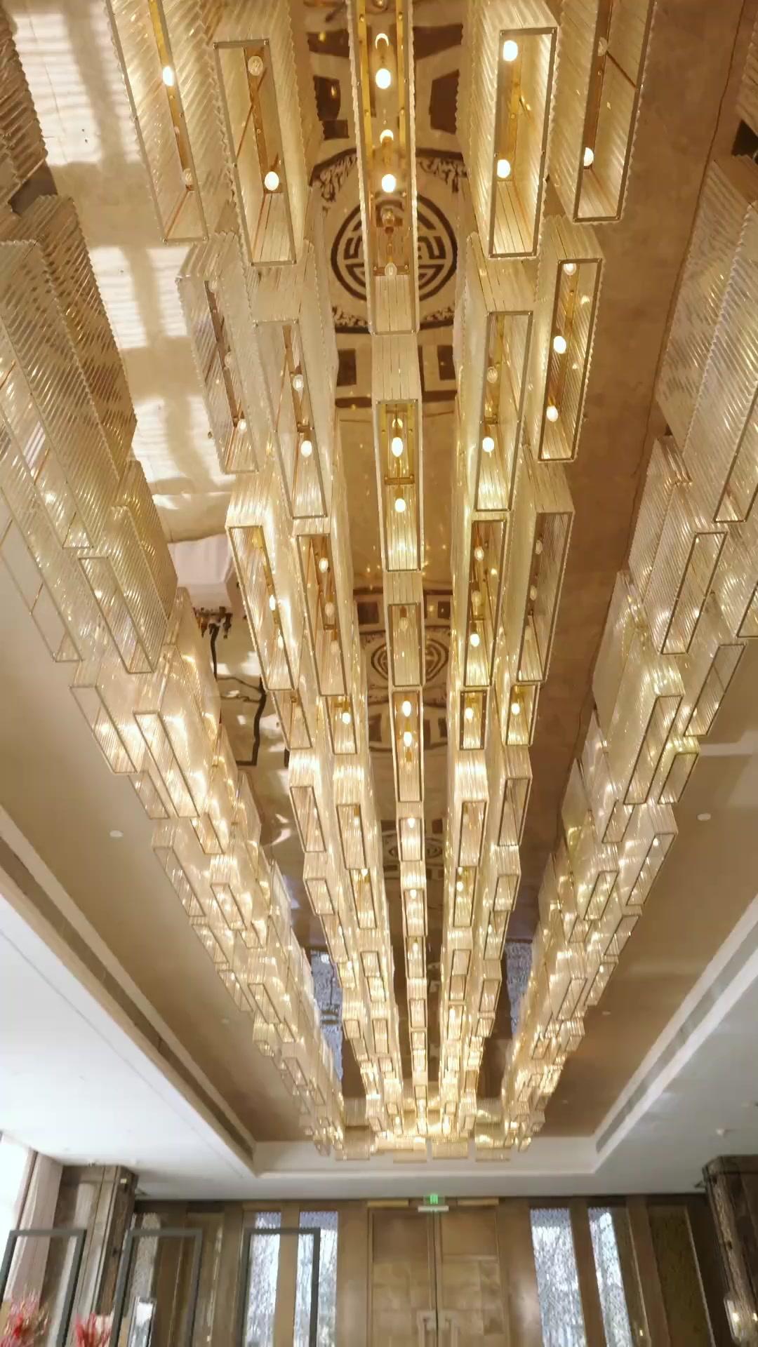 鏡の中の見知らぬ顔