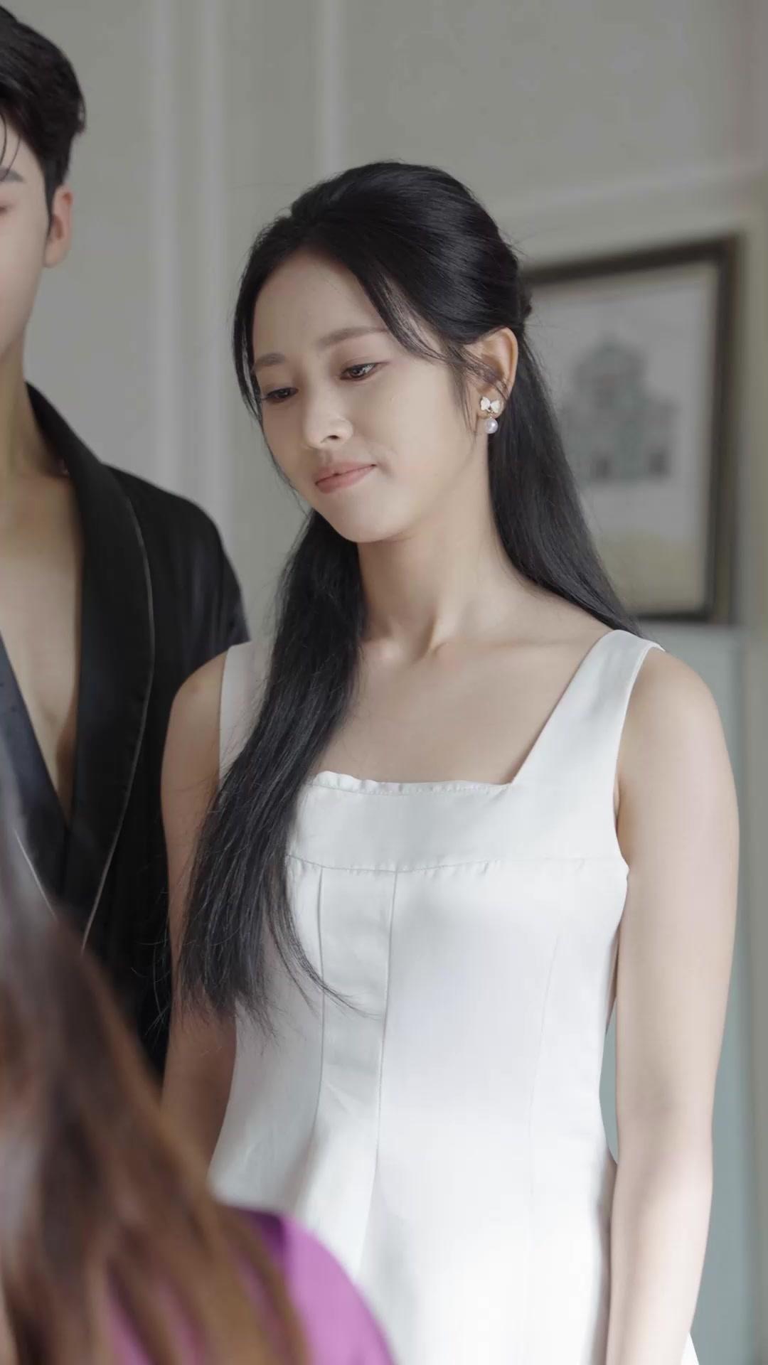 Reborn as the Tycoon’s Vengeful Bride