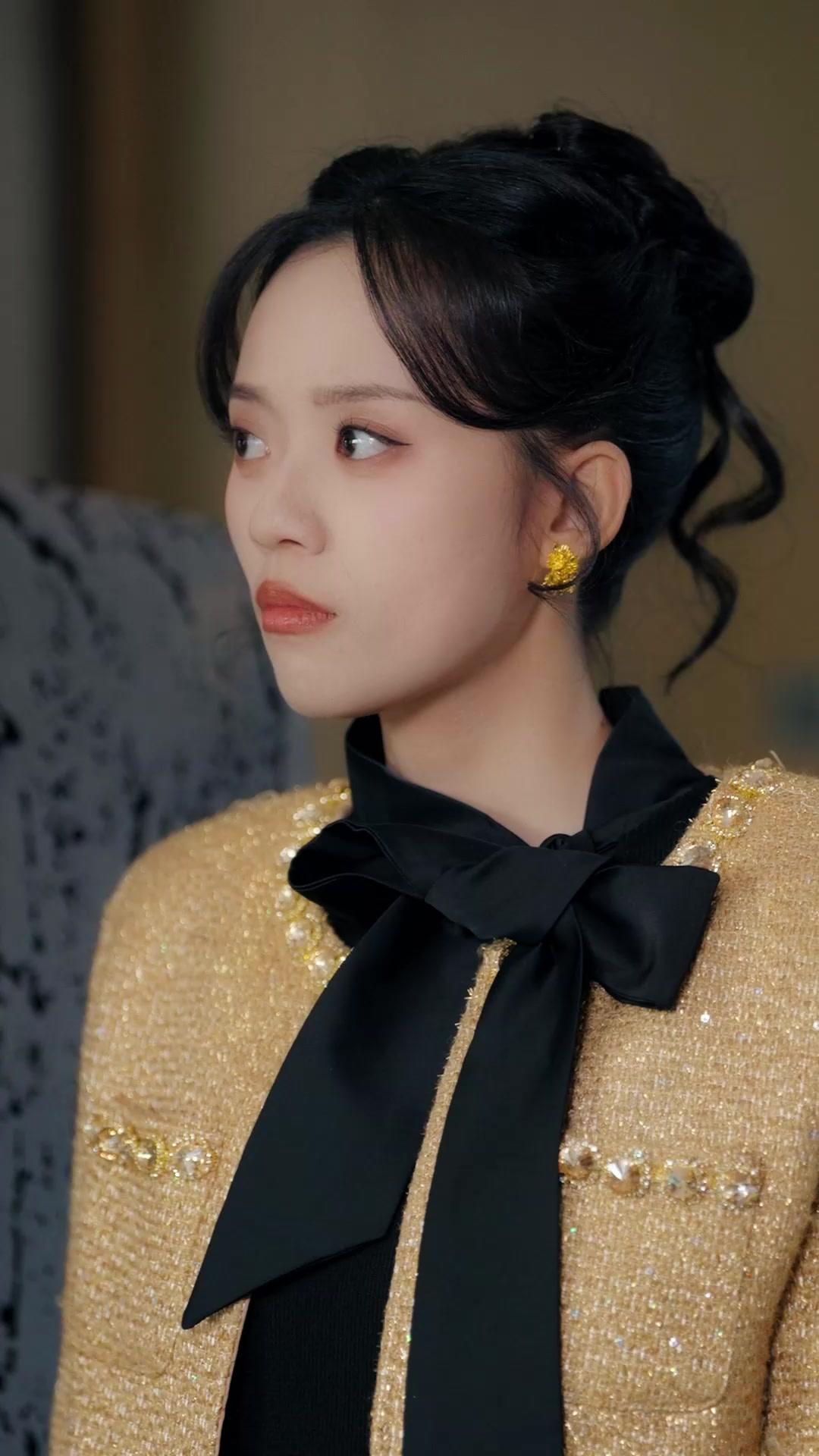 From Nobody to Fake Heiress