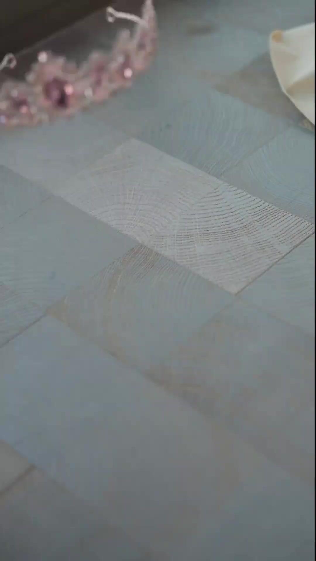 (Doblado) Él no es tu esposo