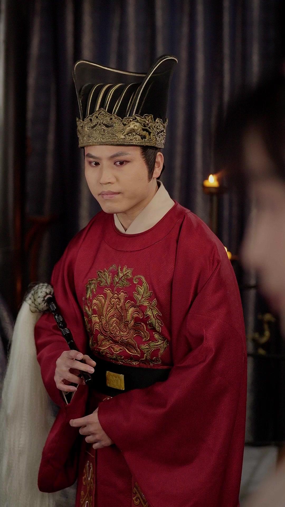 Catch Her, Your Majesty!