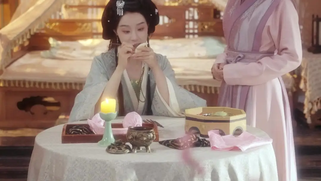 Minh Nguyệt Dẫn Tâm: Chiếc mặt nạ hồng và nỗi đau không nói thành lời