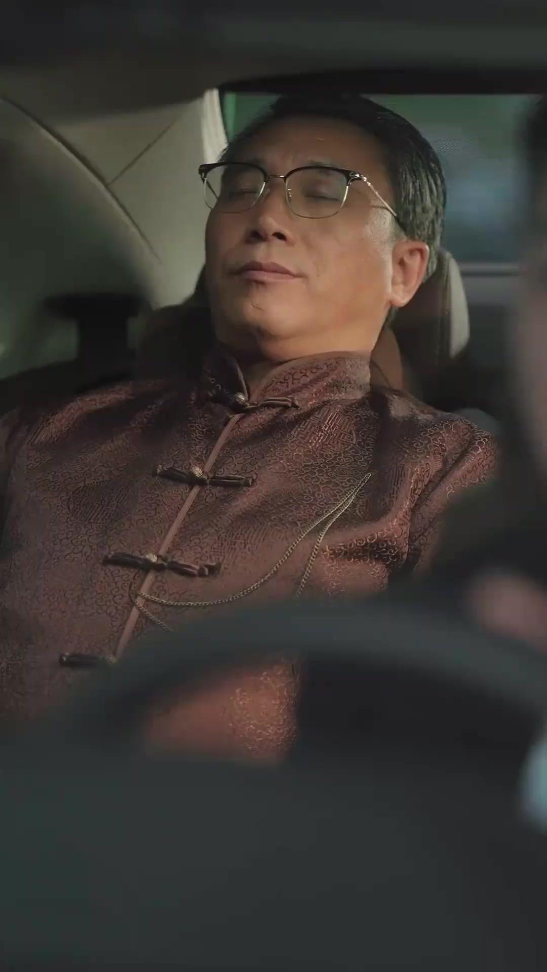 เทพประมุขคืนถิ่น พร้อมชายาสามคน