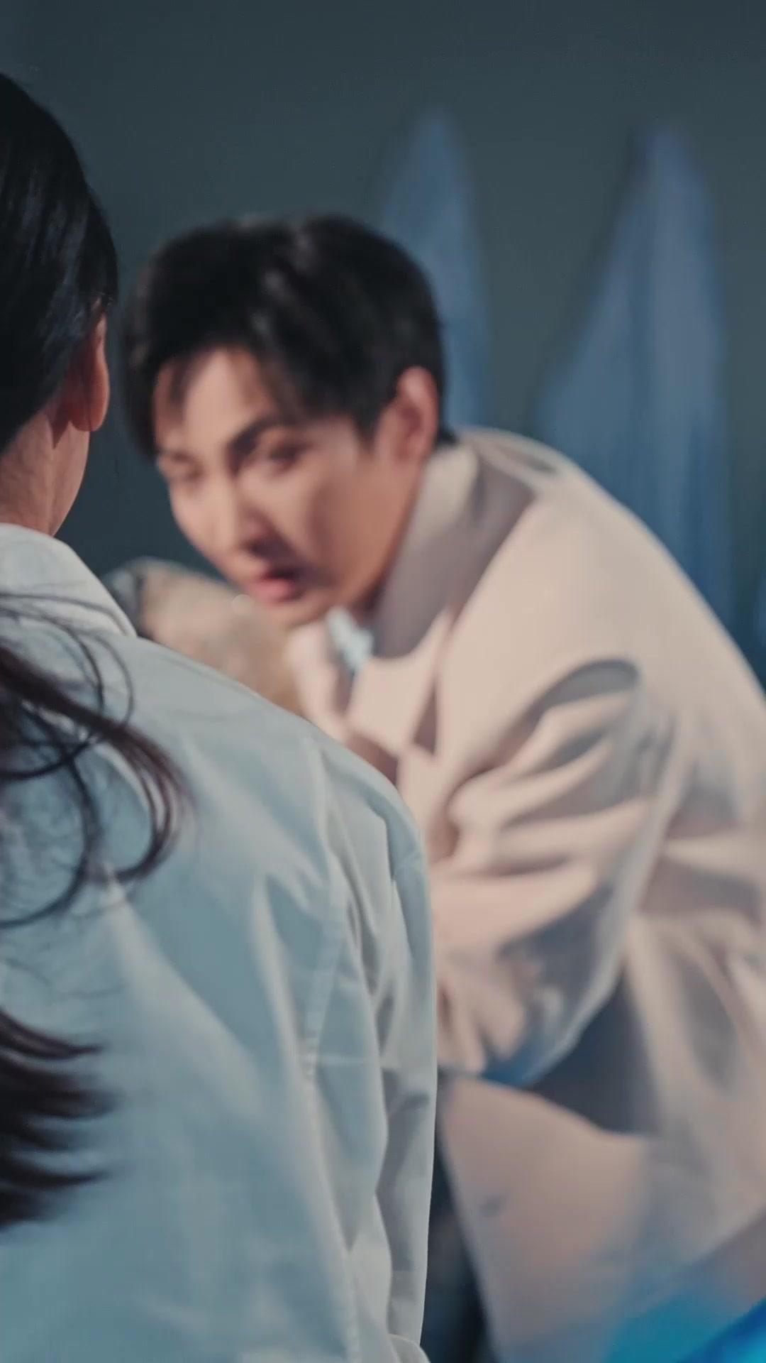 Soğukta Tek Başına Açan Çiçek