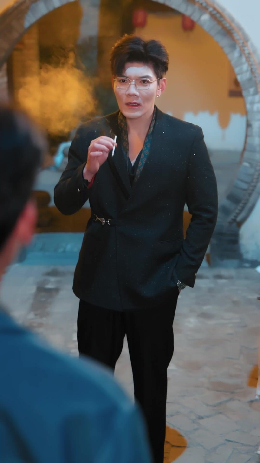 Fake Fiancé, Real Grandmaster