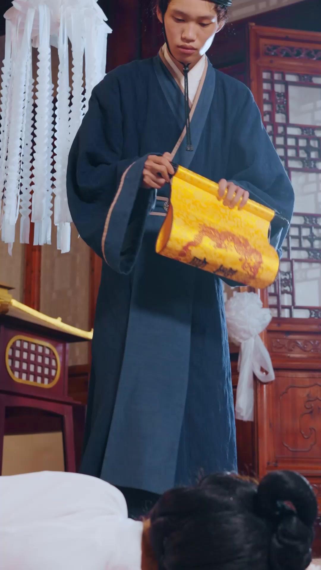 Percaturan Takdir Di Istana