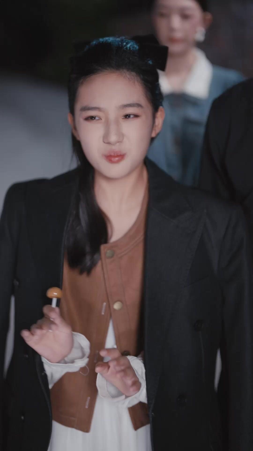 A Herdeira Voltou: Seu Pai é o Maior "Pai-Coruja"