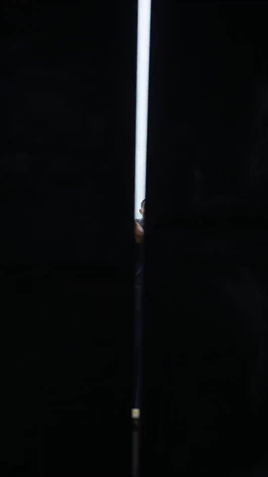 (Doblado) El mundo al filo del cuchillo