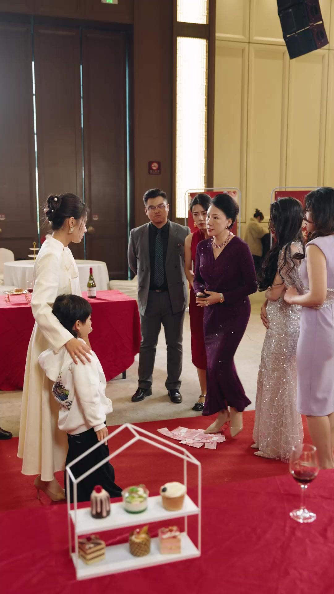 Pelakor Naik, Istri Sah Tersingkir?