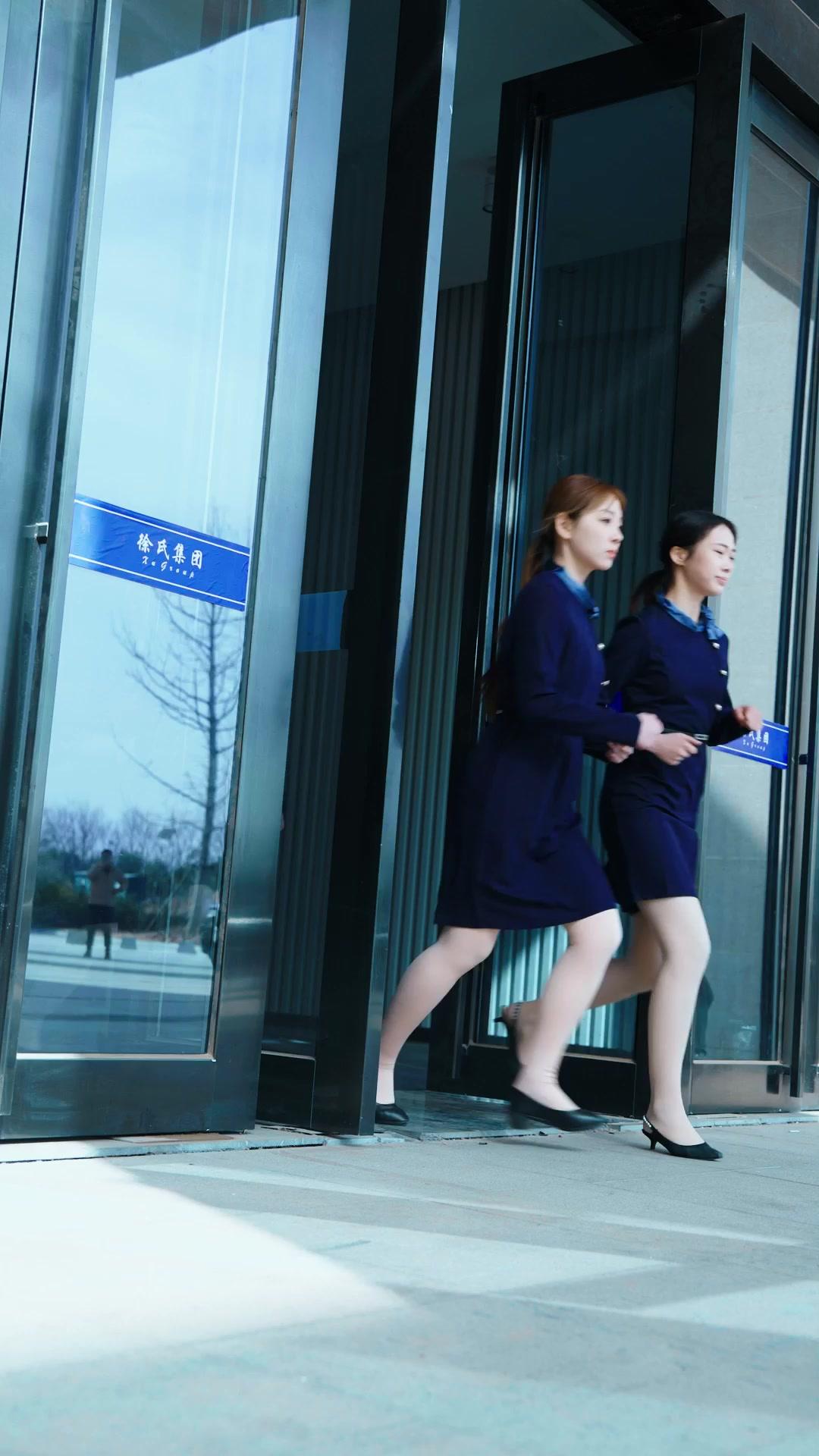 LES AMANTS DU CRÉPUSCULE