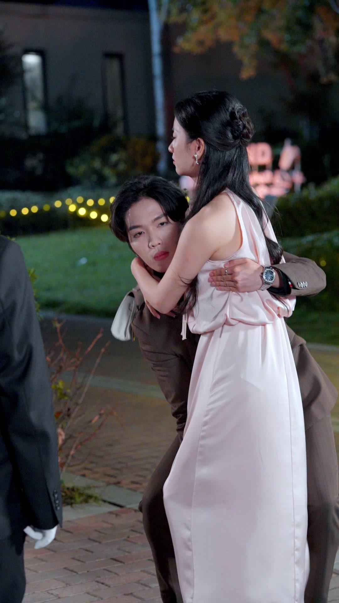 El amor se fue al dar la espalda