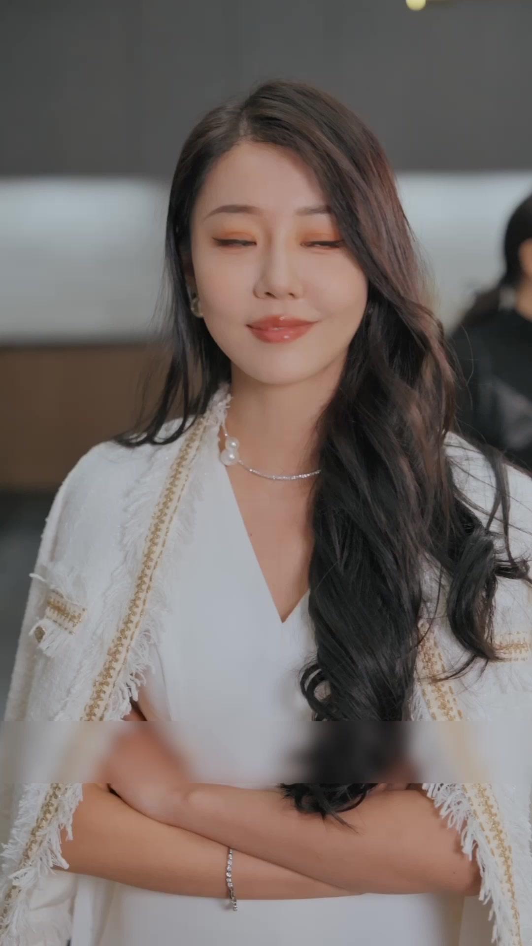 Istri Bos Bosan, Mulai Kerja Hari Ini