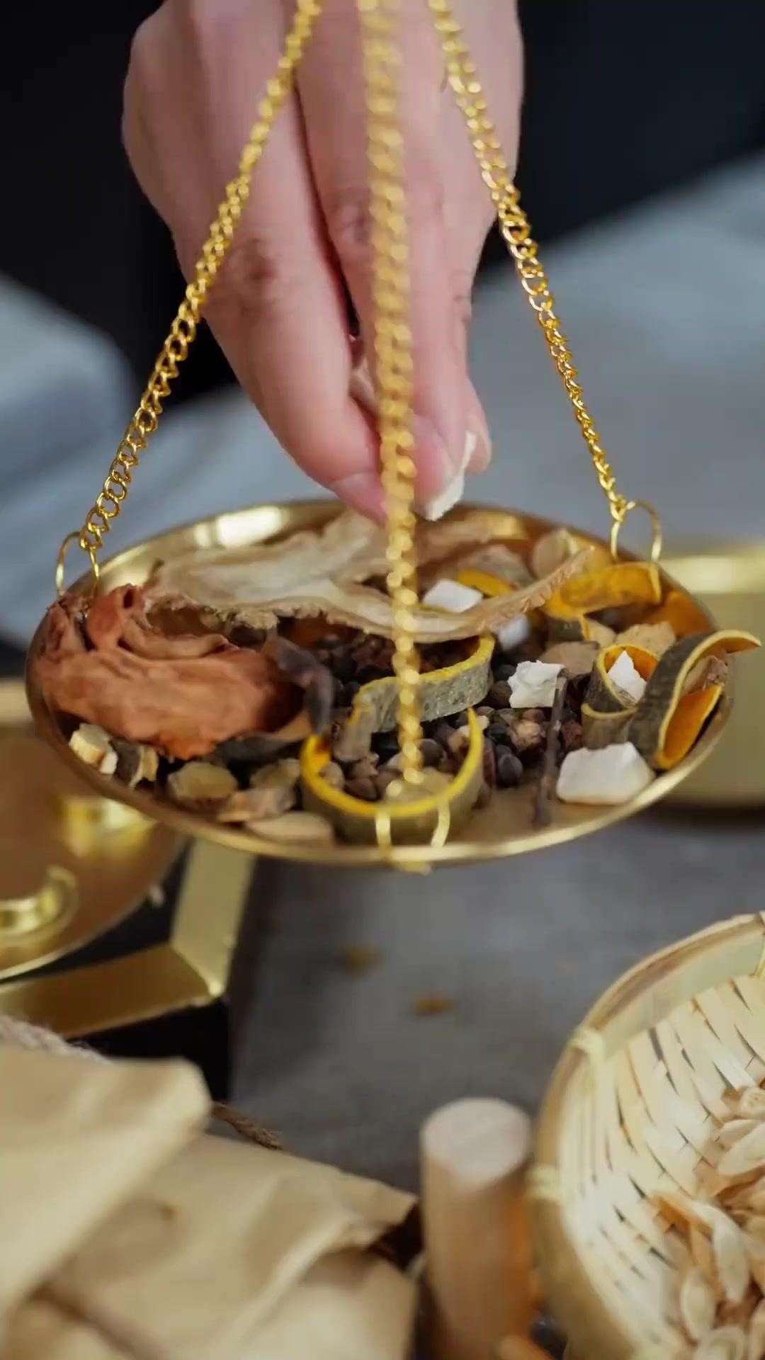 (Doblado)El Dios del Masaje Desaparecido