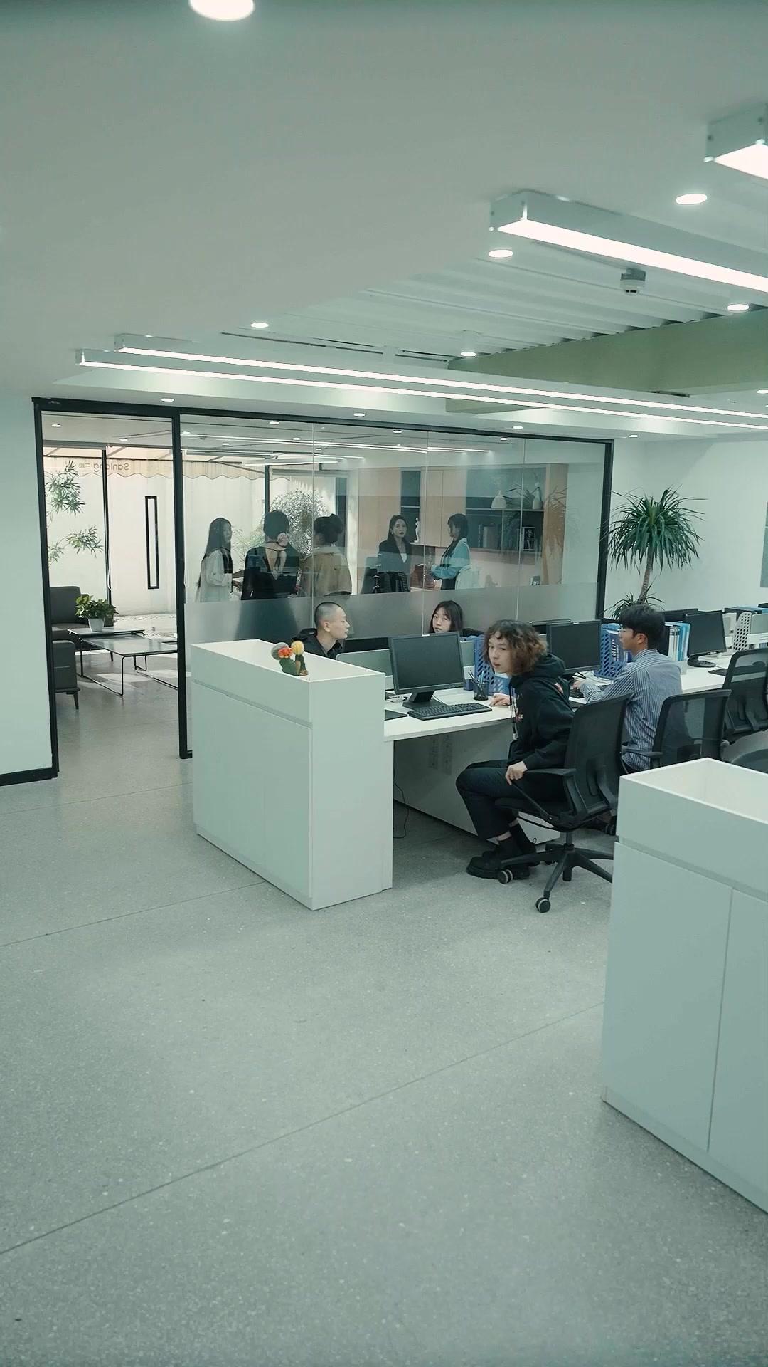 Blitzhochzeit mit der süßen Bossin