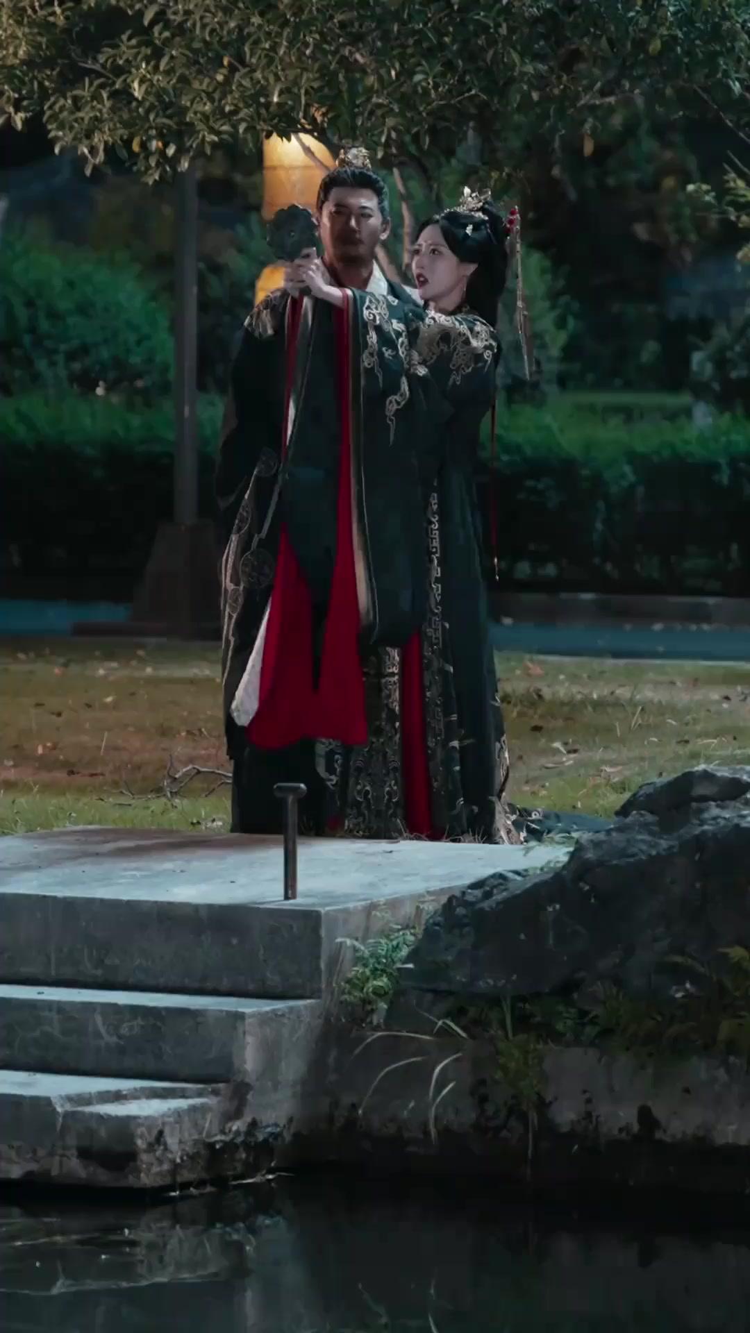 (Synchro) Stiefmama mit Krone