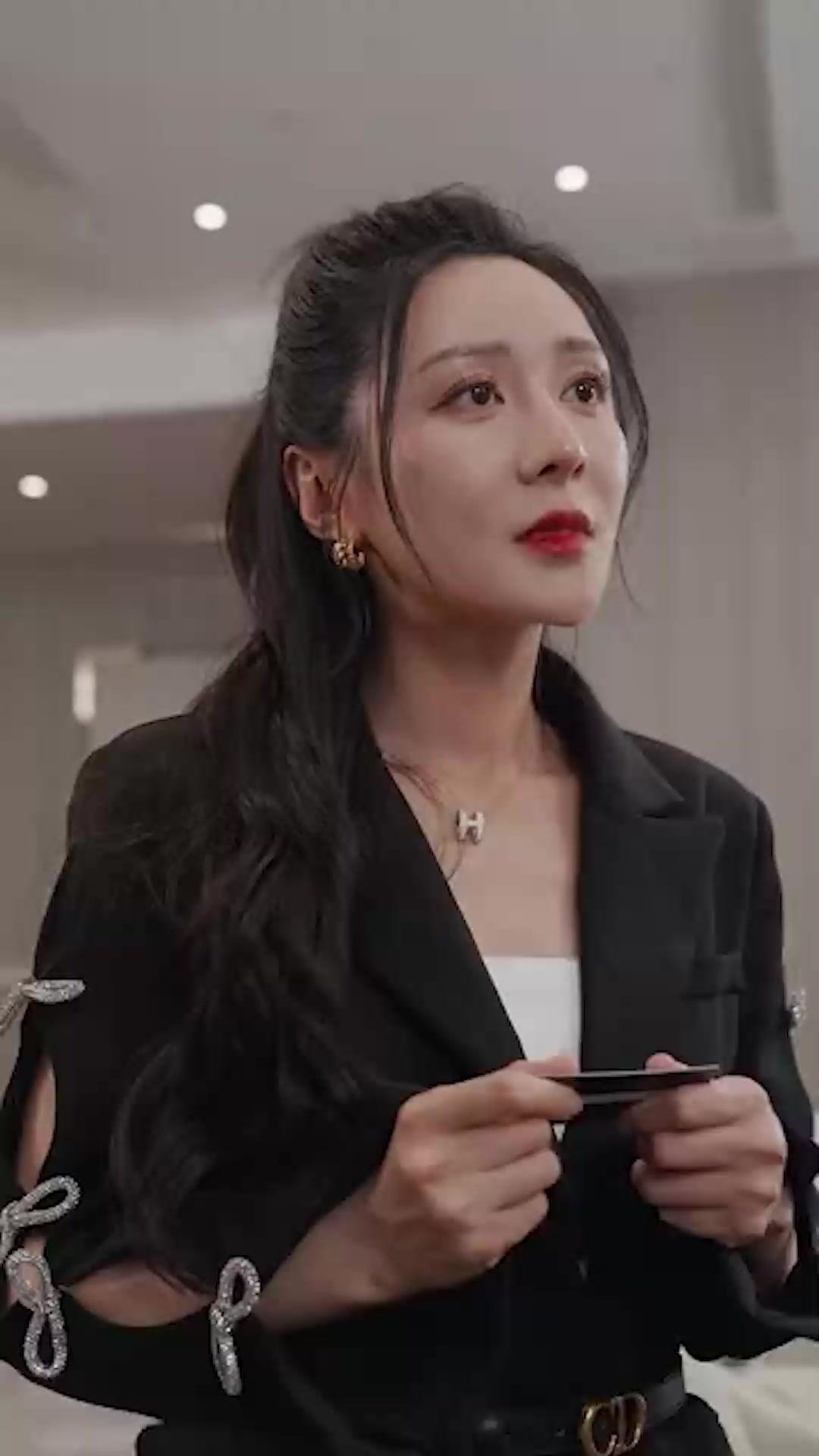 Ani Evlilik Tatlı Eş Büyük Patron