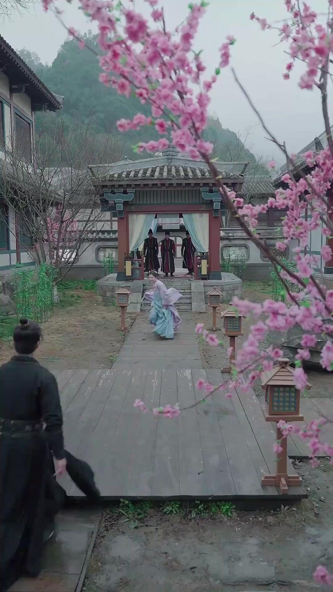 รักเร้นบนหมอนแห่งราชบัลลังก์