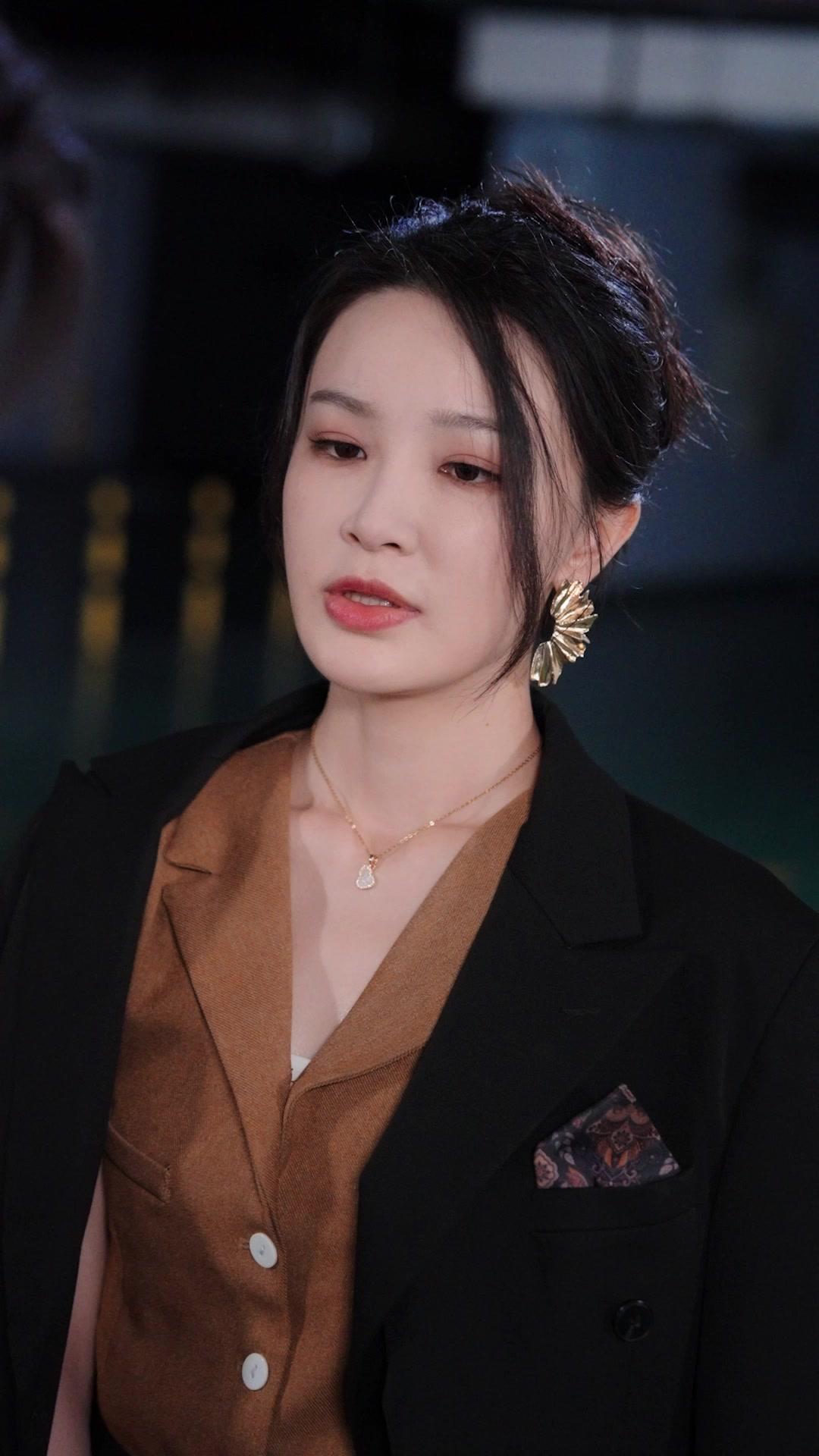 離婚當天，年下忠犬變新歡