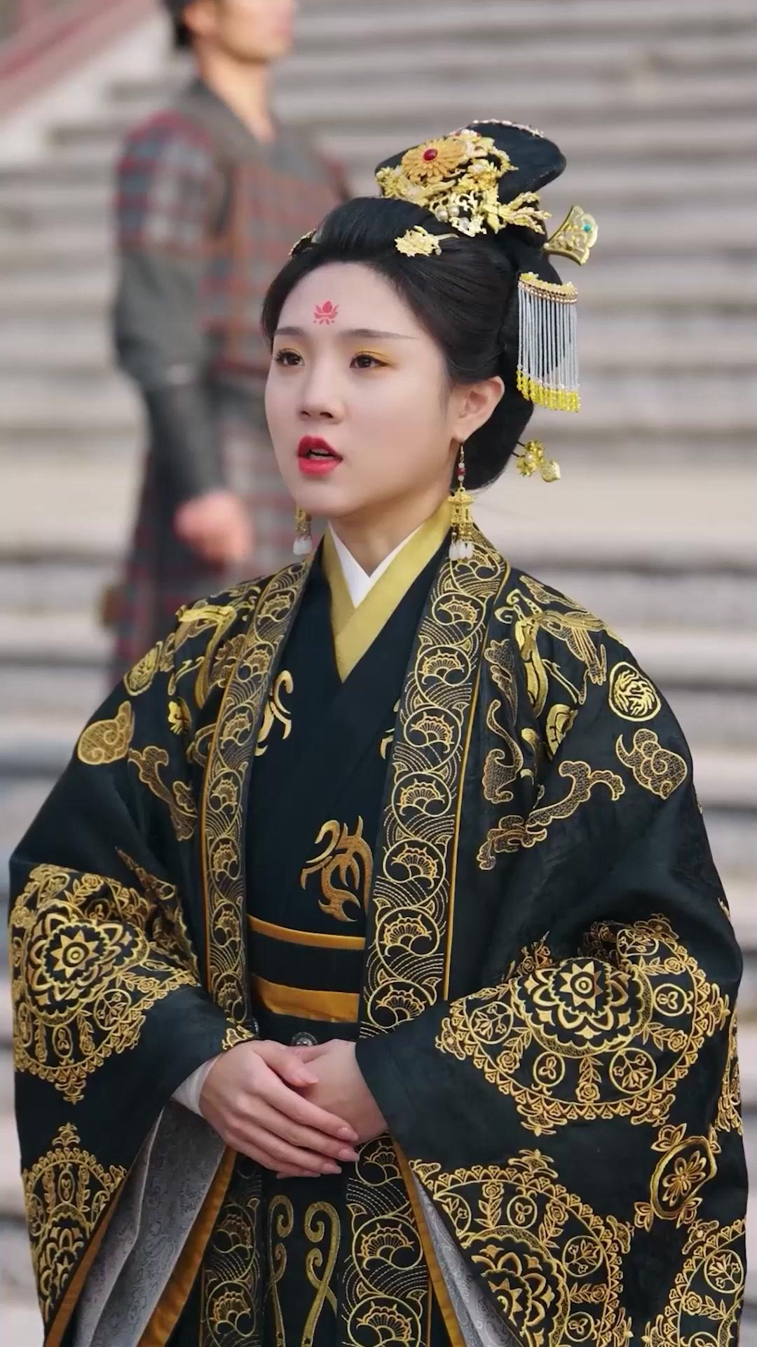 التّغنّي في مَهَبّ الرِّيحِ