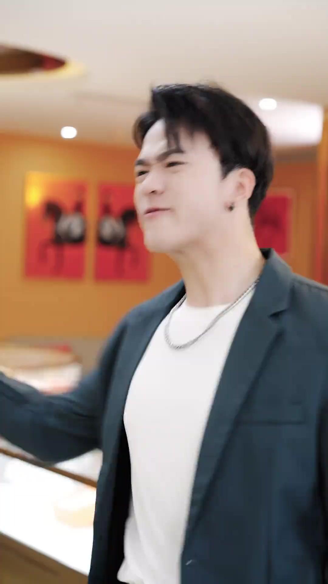 The CEO’s Rebirth: Protecting His True Heir