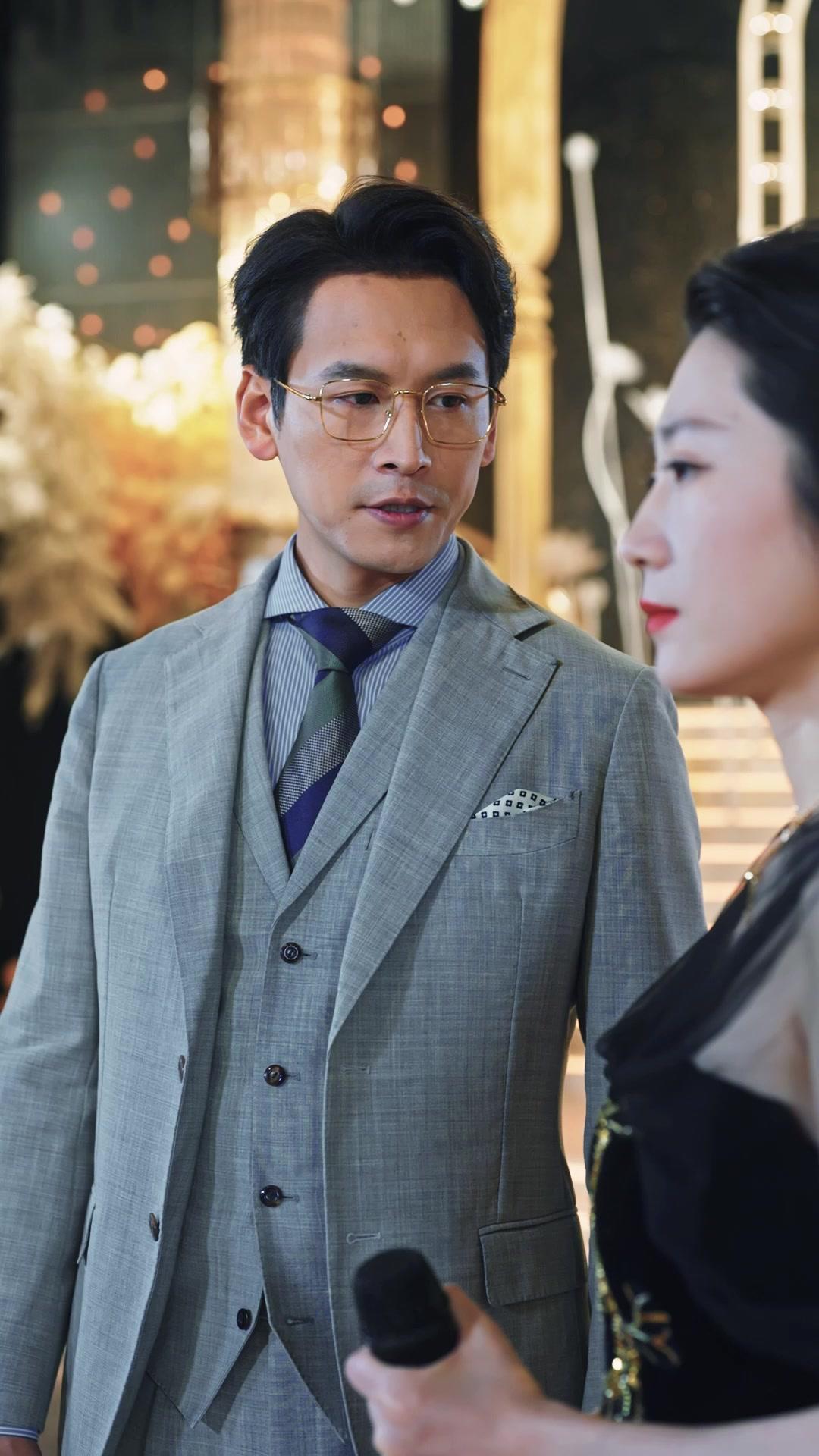 Sang Penyanyi Dibalik Topeng