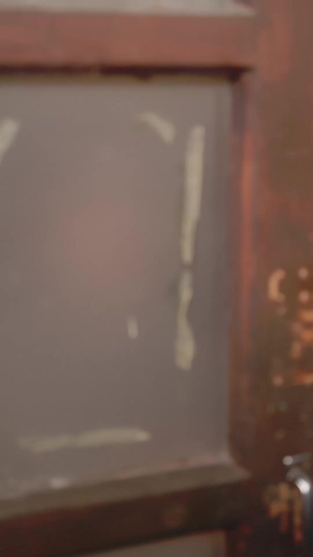 Entre cenizas, volvió por ella