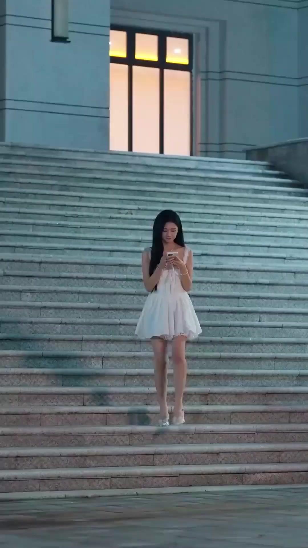 (Dublajlı)Okul Güzeli ve Çılgın Koruması