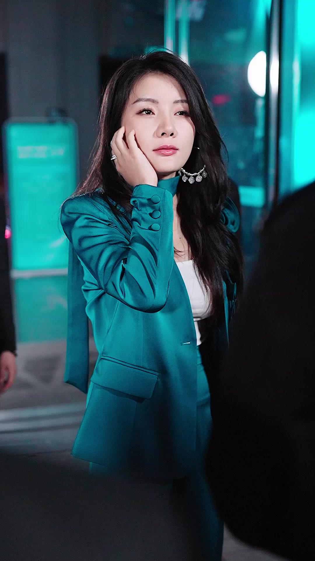 Girls, I Only Guard Doors