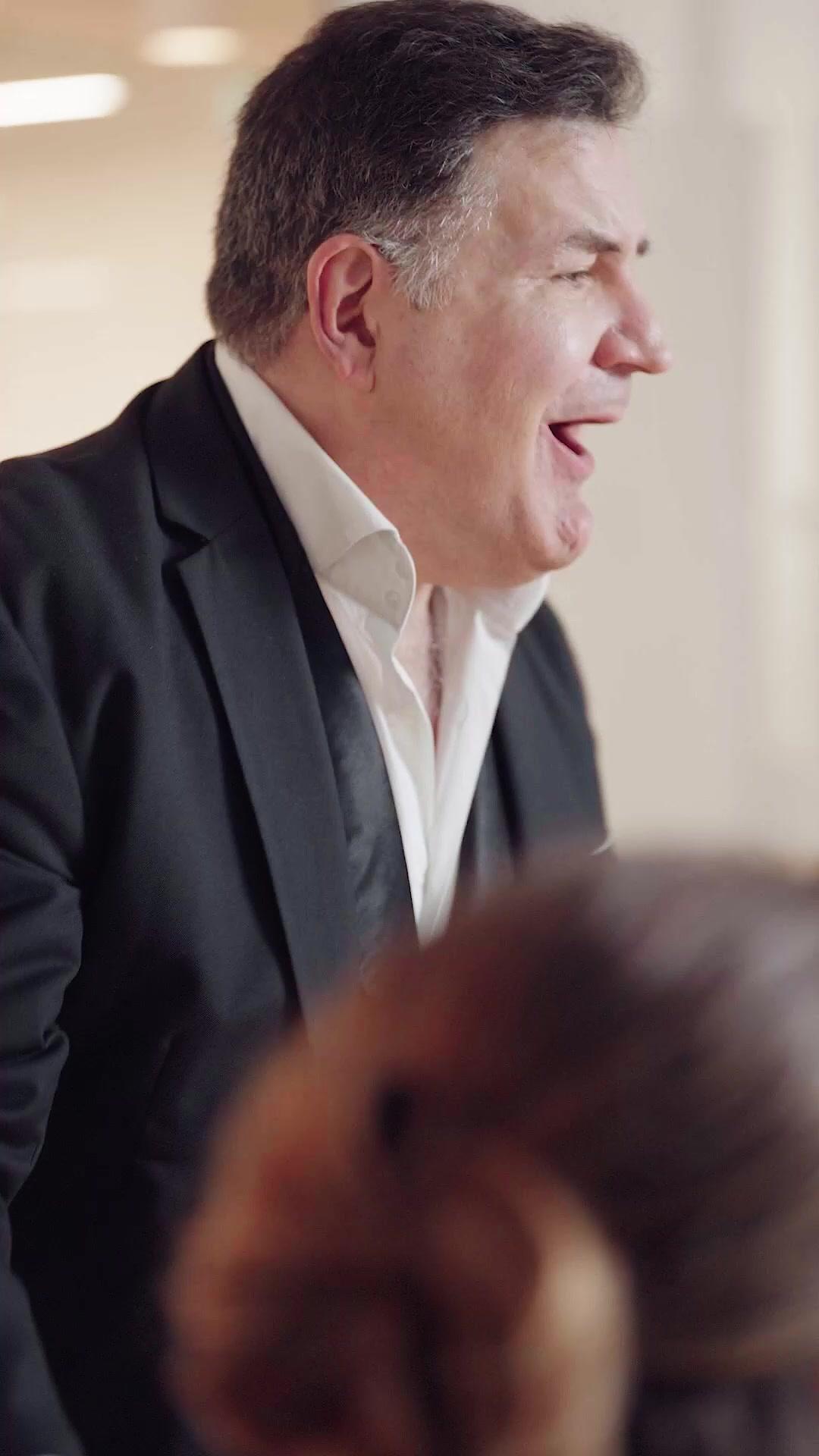 LE MILLIARDAIRE SOUS CONTRAT