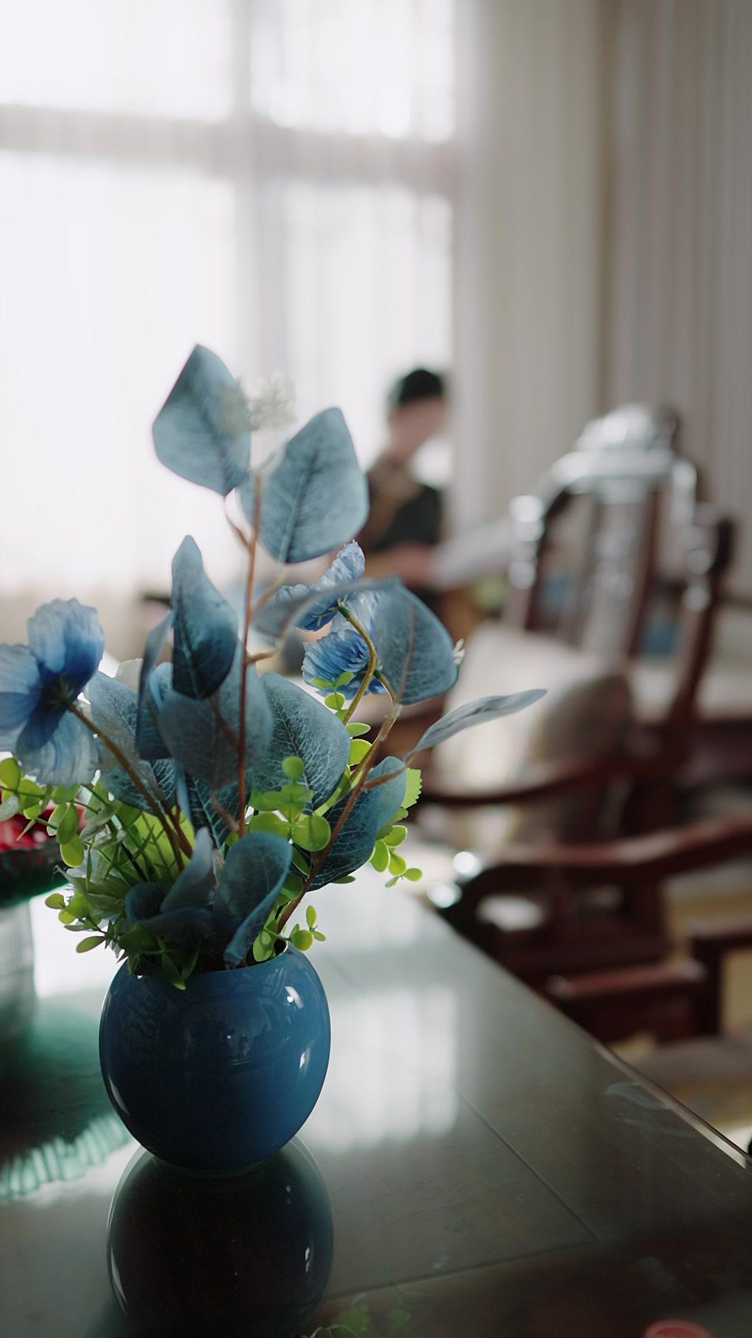 Help! My Reborn Queen Needs My Favor!