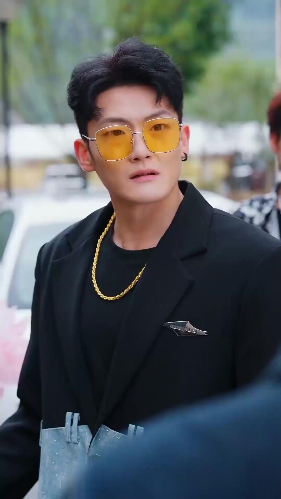 (Dublajlı)Okul Güzeli ve Çılgın Koruması