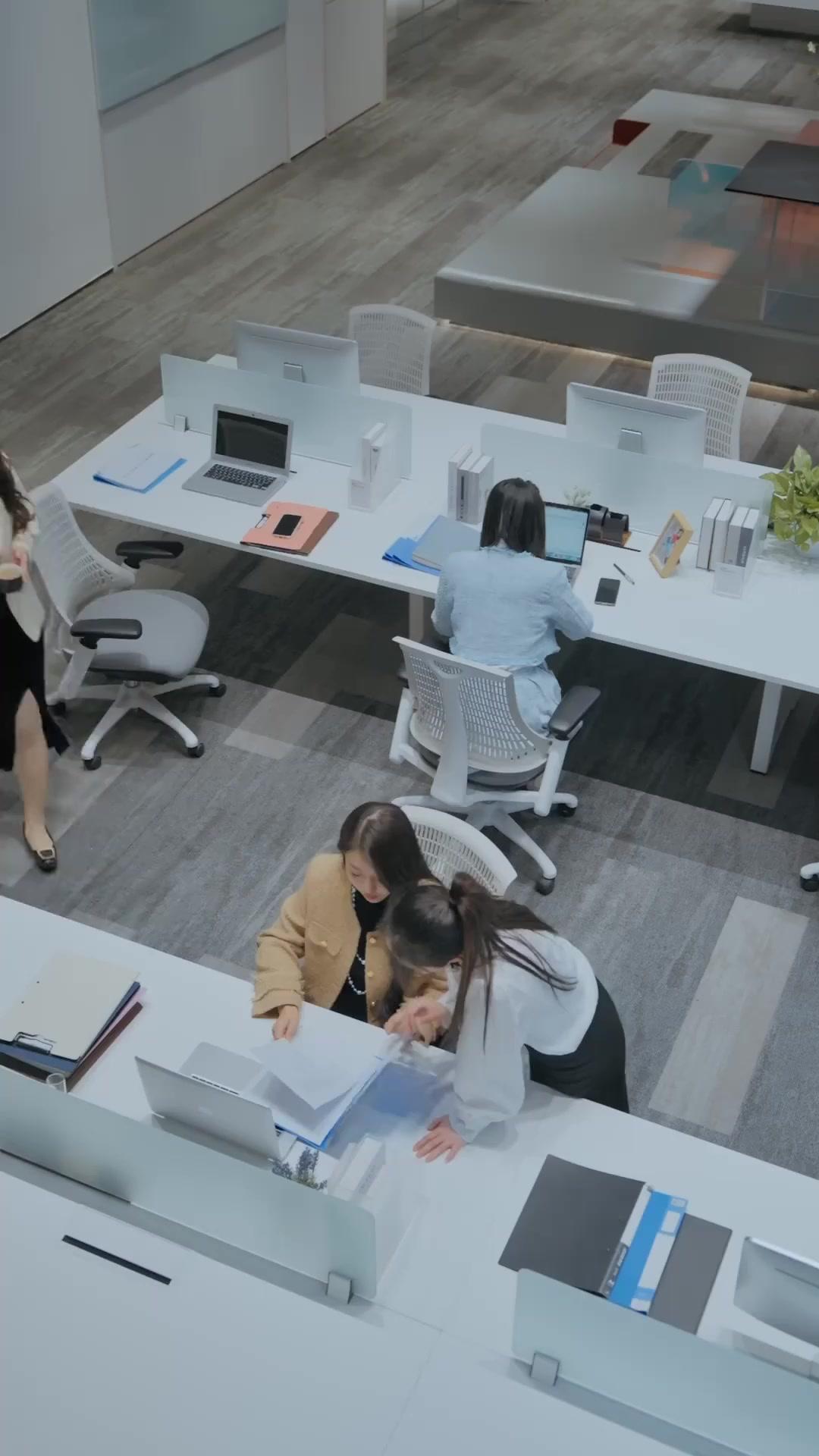 Istri Bos Bosan, Mulai Kerja Hari Ini