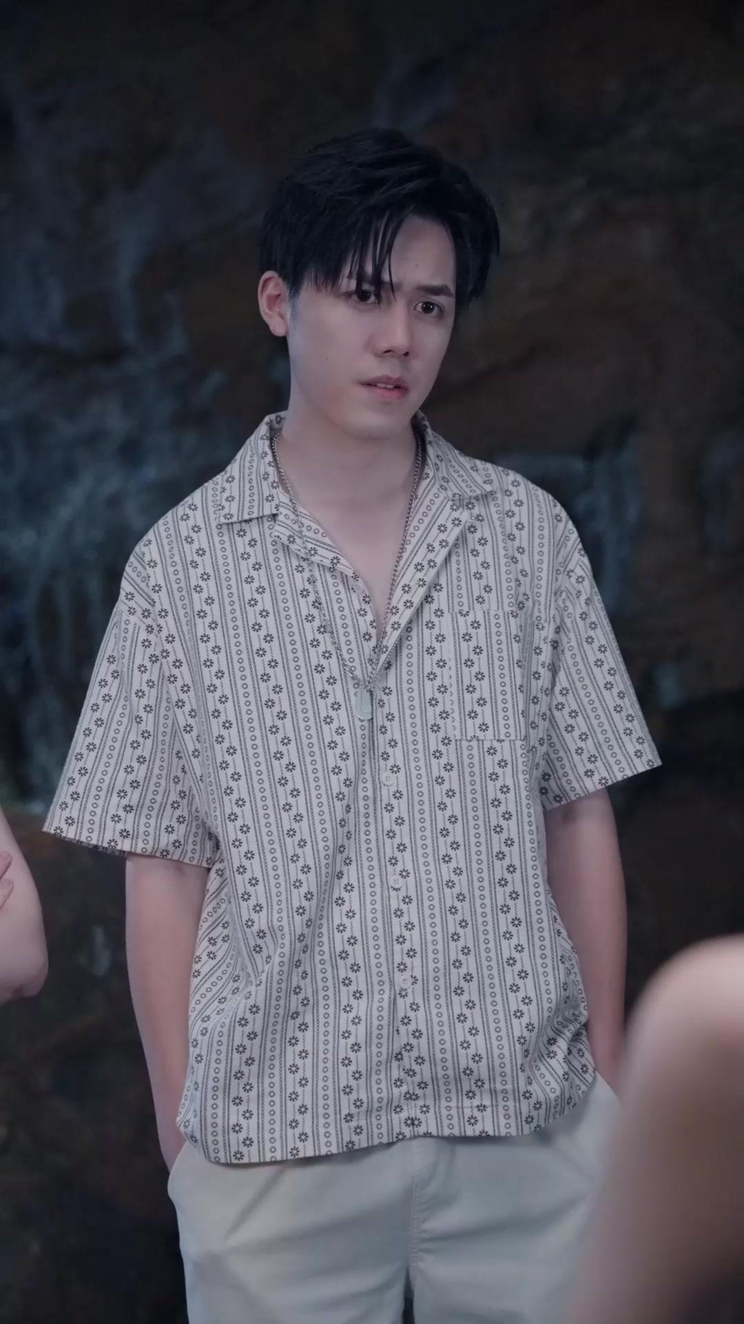 Lari!  Jerung raksasa datang!